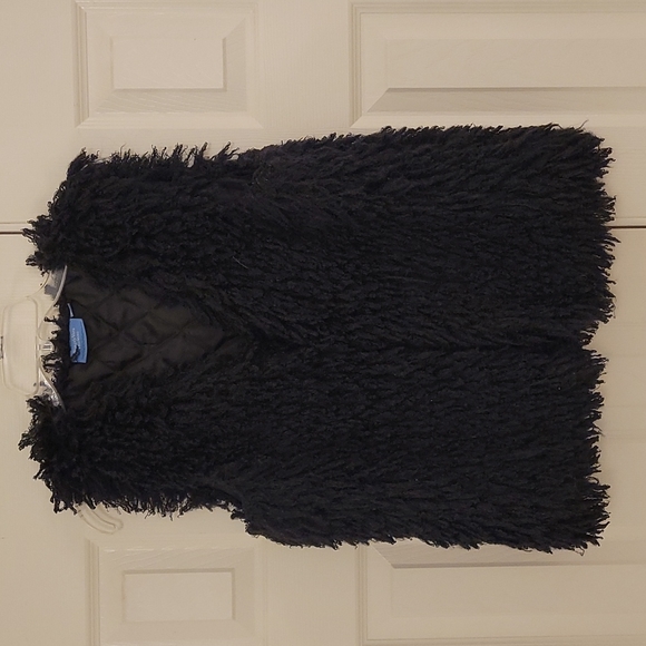 Set/faux Fur Vest & Gloves - Picture 2 of 4